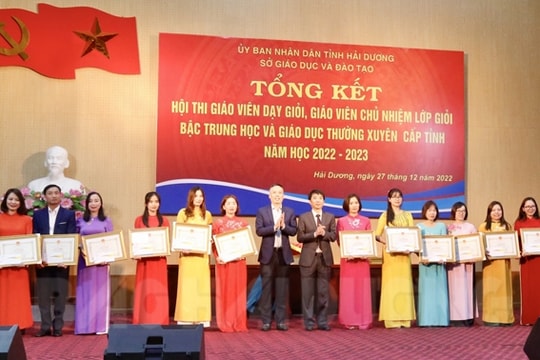 Khen thưởng 44 giáo viên dạy giỏi cấp tỉnh